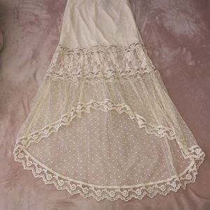 Lace skirt